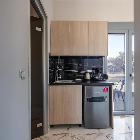 Iosifina, 80 Metres From Episkopi Beach! Dhramia