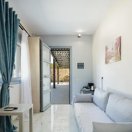 Iosifina, 80 Metres From Episkopi Beach! Apartment