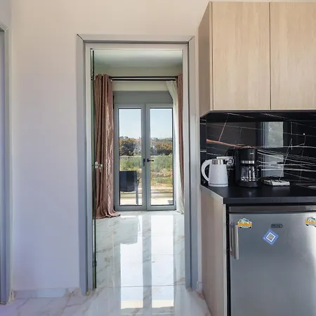 Iosifina, 80 Metres From Episkopi Beach! Apartment