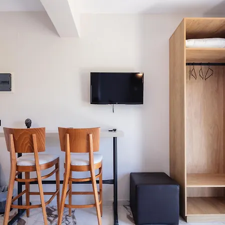 Iosifina, 80 Metres From Episkopi Beach! Dhramia