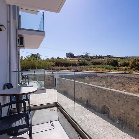 Iosifina, 80 Metres From Episkopi Beach! Apartment Dhramia