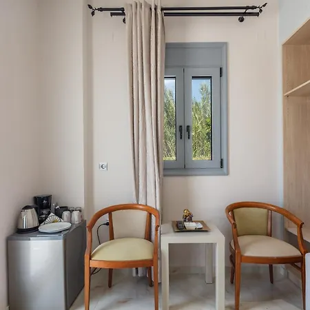 Iosifina, 80 Metres From Episkopi Beach! Dhramia