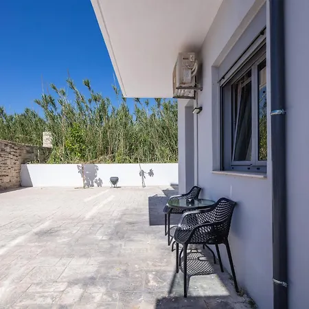 Iosifina, 80 Metres From Episkopi Beach!